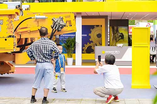 熱烈祝賀上海創(chuàng)力集團(tuán)參展貴州能博會(huì)取得圓滿成功(圖5)